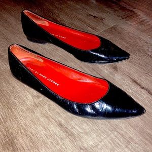 Marc Jacobs black leather flats w/ pointed toe